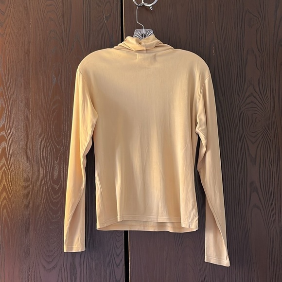 Lord & Taylor gold 100% silk, turtleneck top. Size Small - Picture 4 of 4